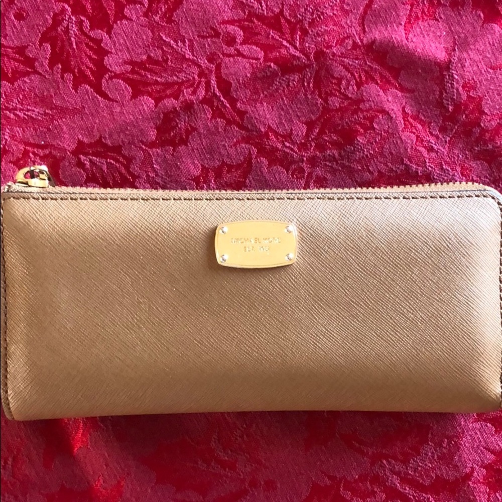 Michael kors wallet